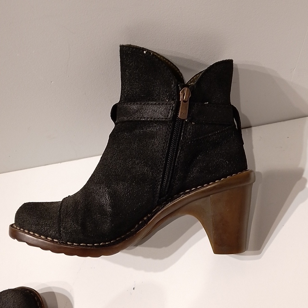 El Naturalista Black Suede Ankle Boots with Heels - Picture 7 of 8